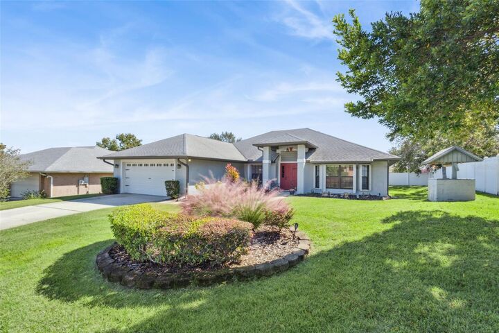 Property Photo: 812 White Birch Court FL 32763