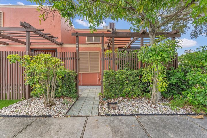 1490 Laguna Lane  Pembroke Pines FL 33026 photo