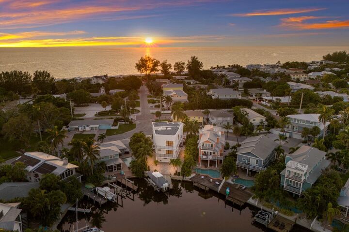 Property Photo:  201 N Harbor Drive  FL 34217