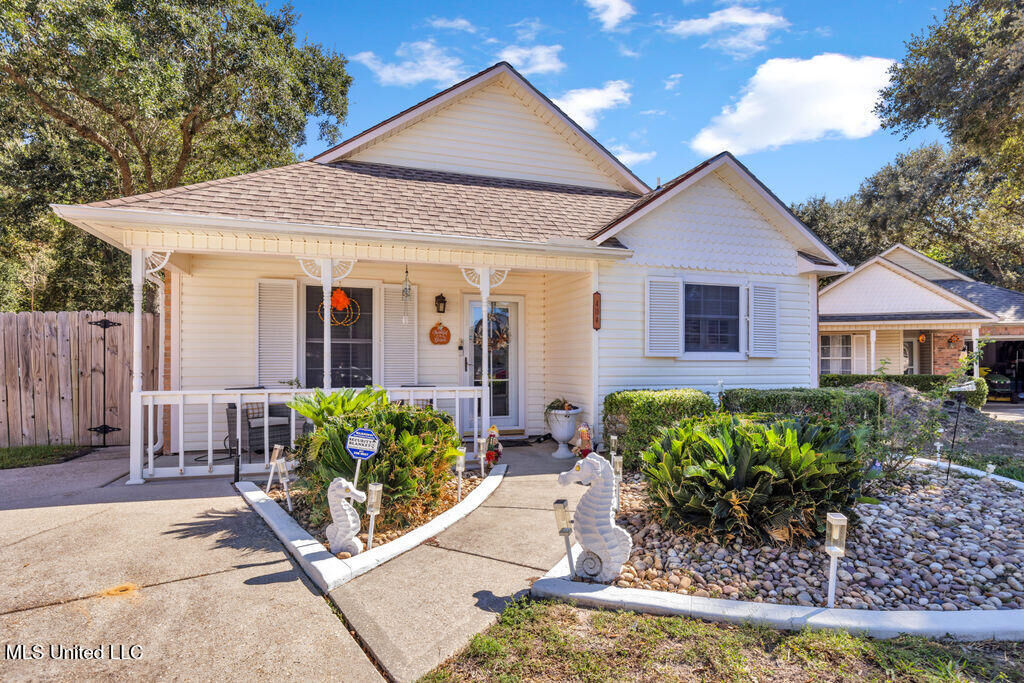 Property Photo:  404 Magazine Circle  MS 39507 