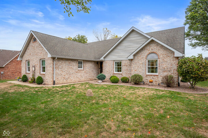 Property Photo:  1227 Pendle Hill Avenue  IN 46064 