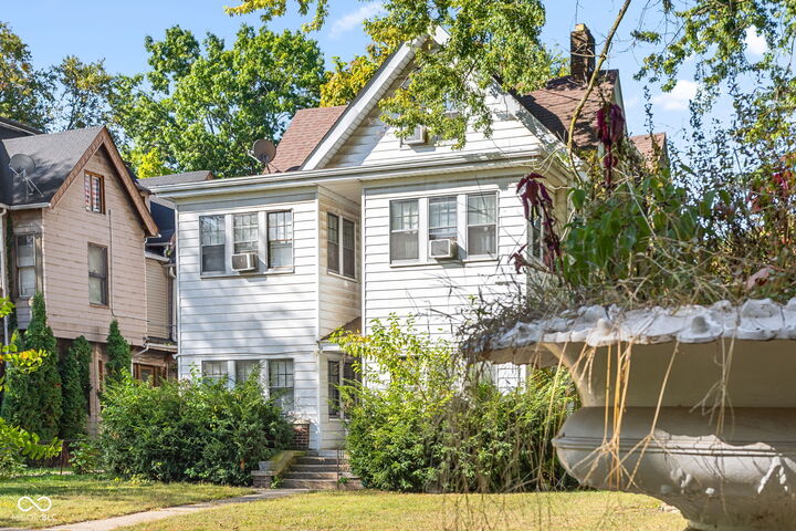 Property Photo:  784 Woodruff Place Middle Drive 2  IN 46201