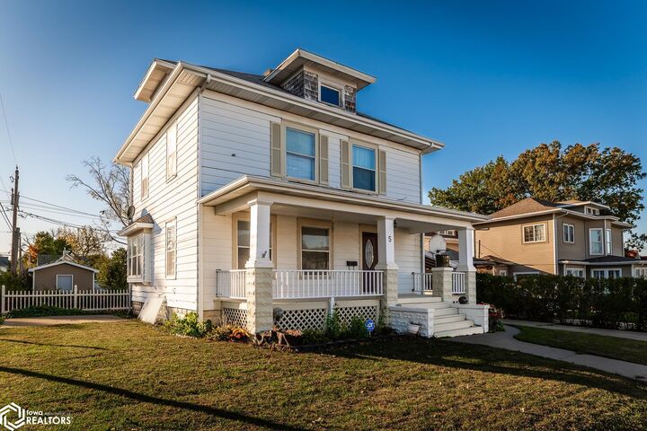 Property Photo:  5 S 8th Street  IA 50158