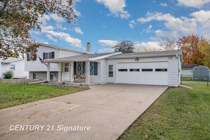 Property Photo:  871 Doro Lane  MI 48604