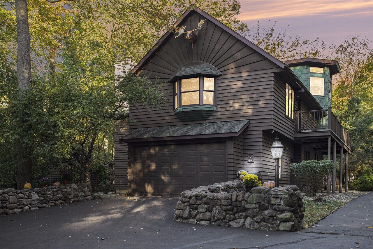 Property Photo:  8425 Oakside Street  MI 49002