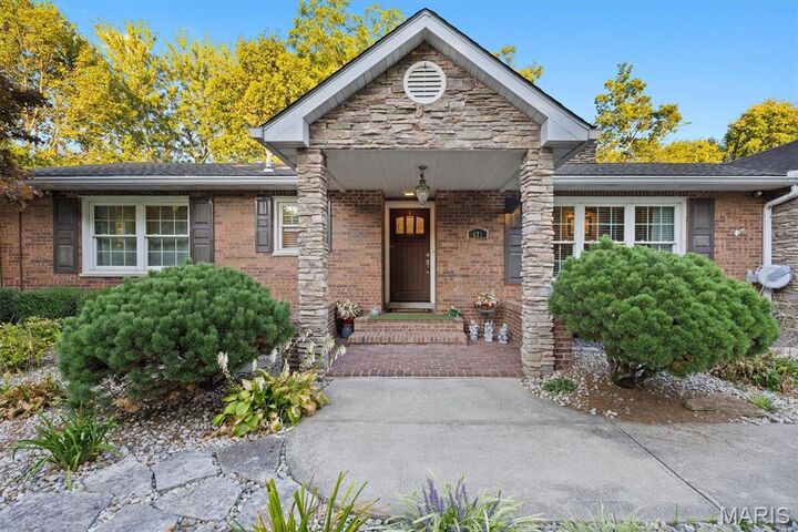 Property Photo:  671 Glen Crossing Road  IL 62034