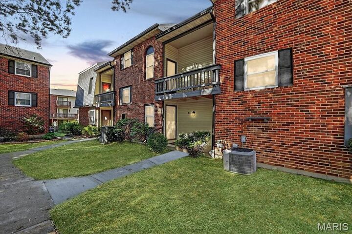 94 Conway Cove Drive  Chesterfield MO 63017 photo