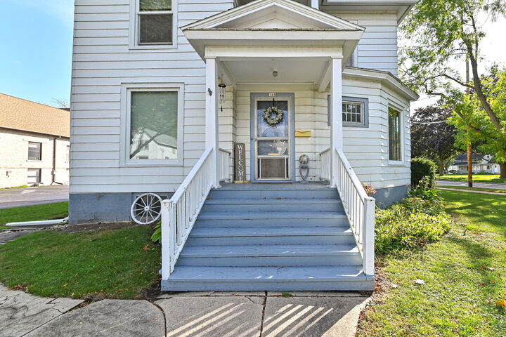 Property Photo:  148 Edward St  WI 53105