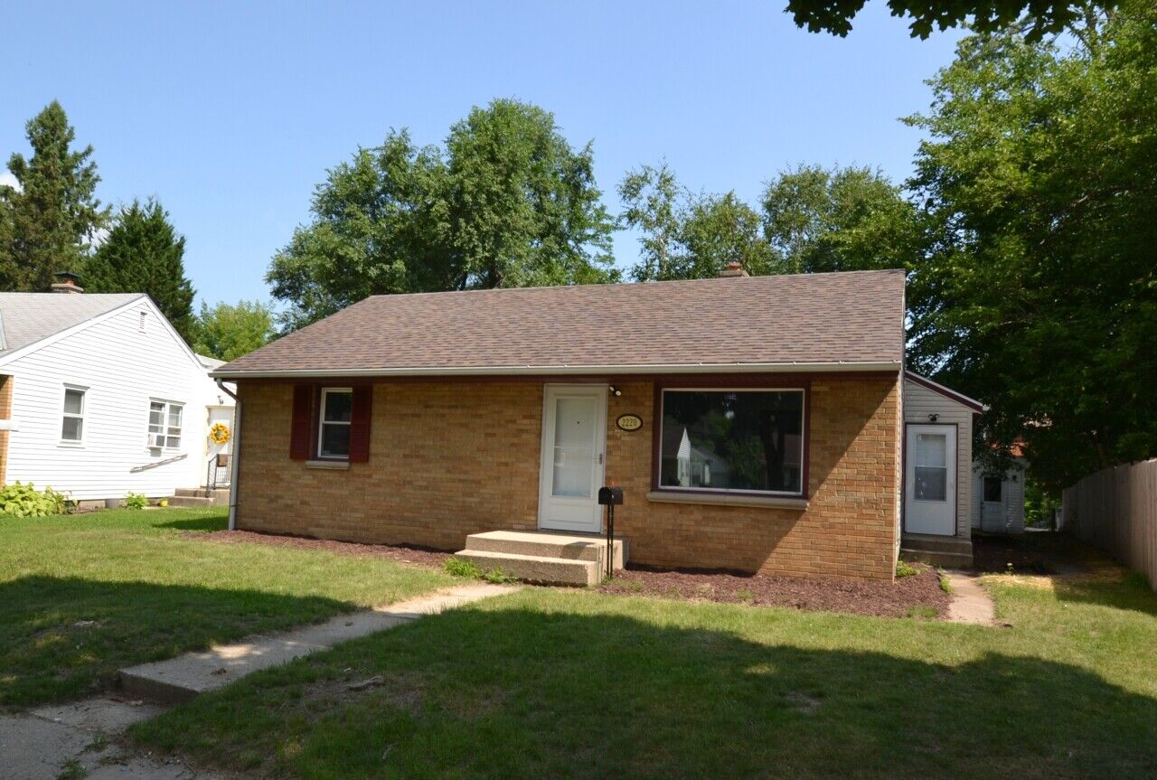 Property Photo:  2220 W Neil Pl  WI 53209 