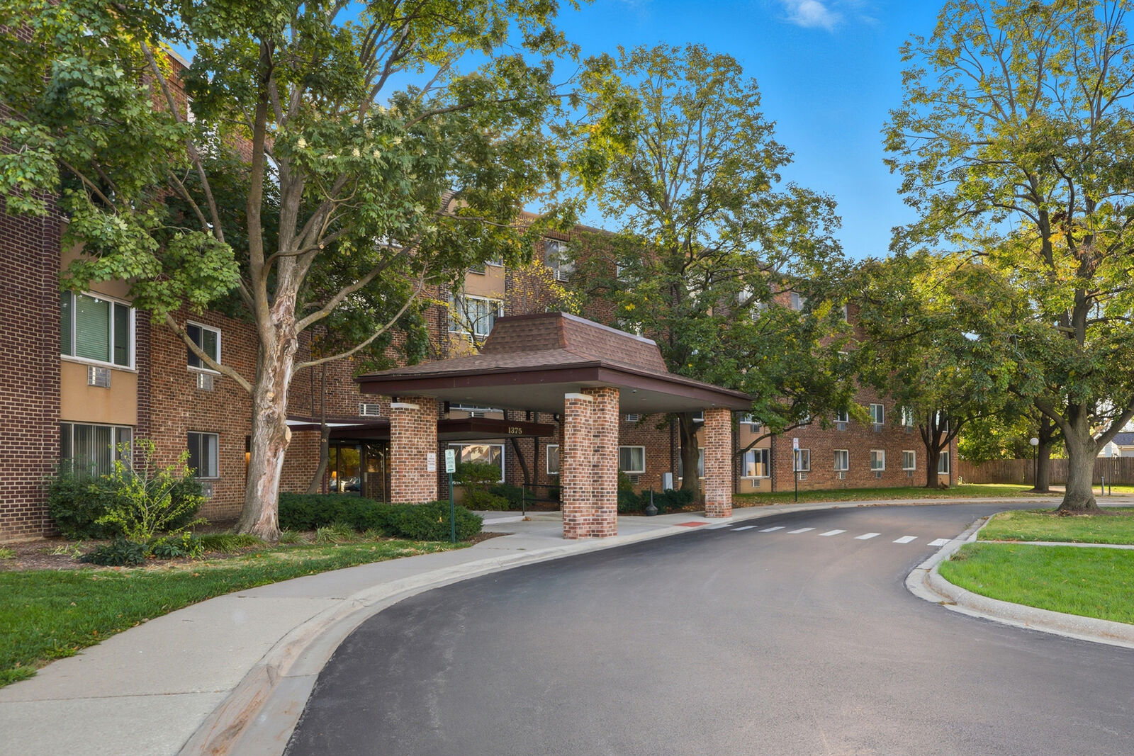 Property Photo: 1375 Rebecca Drive 213 IL 60169