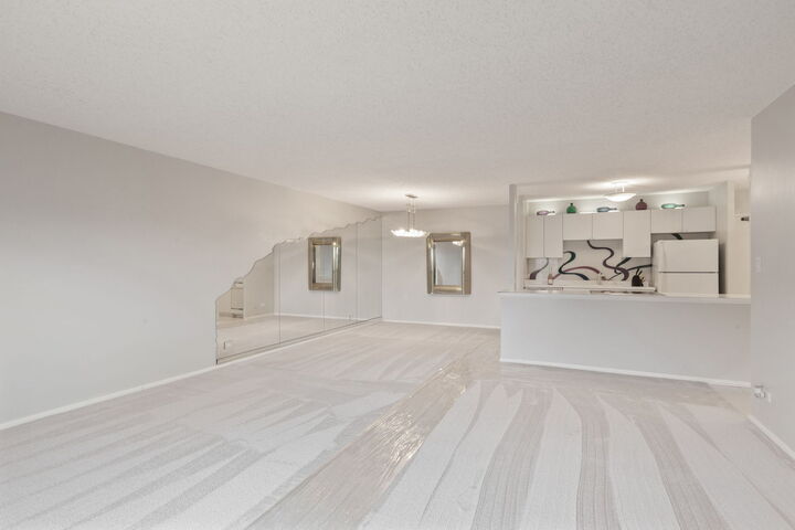 Property Photo: 120 Lakeview Drive 514 IL 60108