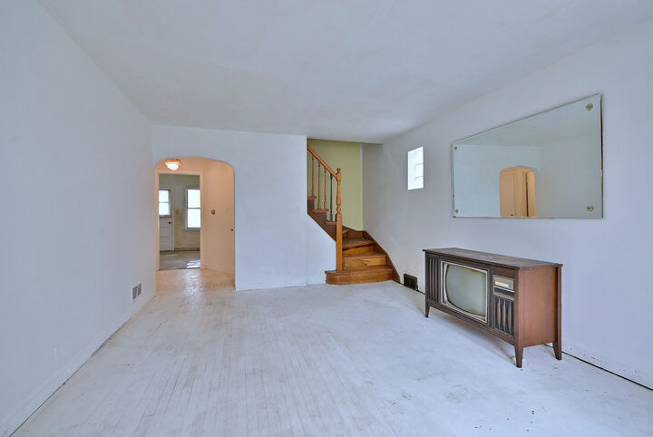 Property Photo:  2504 Leyden Avenue  IL 60171