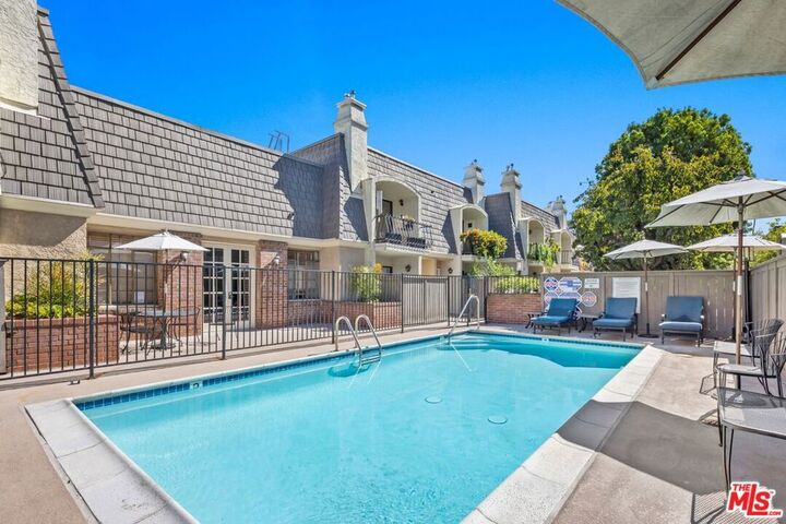 Property Photo:  620 1/2 Wilcox Avenue  CA 90004 