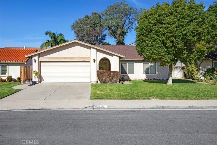 Property Photo:  23606 Via Navarra  CA 92691 