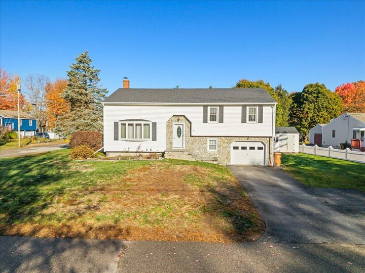 Property Photo:  20 Village Green Drive  ME 04072