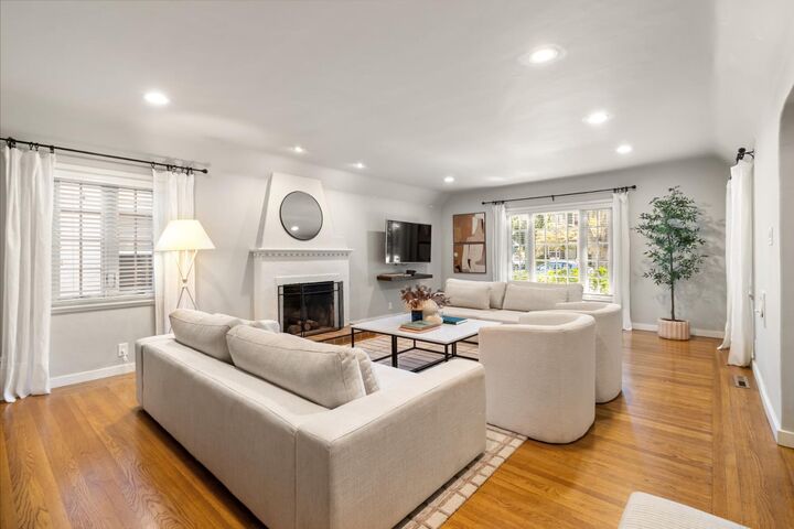 Property Photo:  1831 9th Avenue  CA 95818