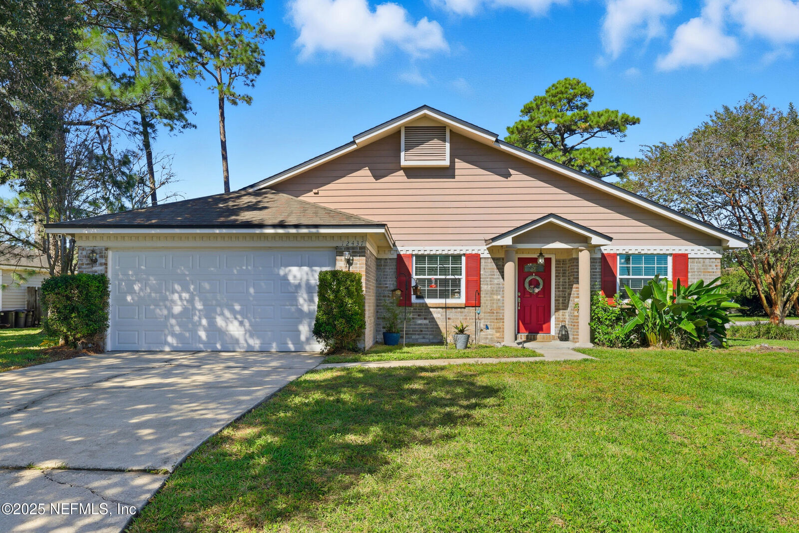 Property Photo:  12437 Cliff Swallow Court  FL 32225