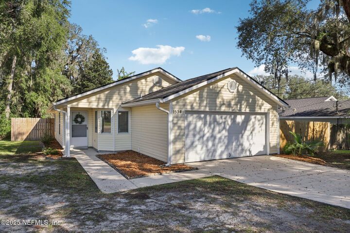 Property Photo: 1534 Center Street FL 32043
