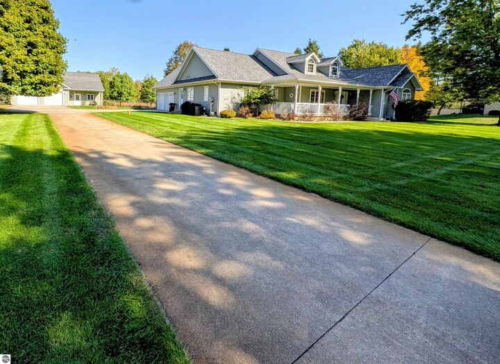 420 W Broomfield Road  Mt Pleasant MI 48858 photo