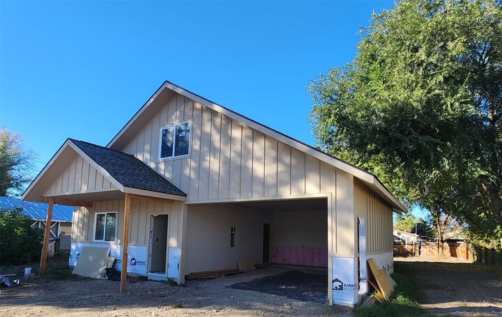 Property Photo:  906 S Fourth Avenue  MT 59859 