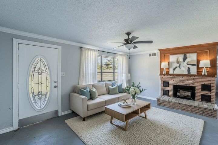 Photo de la propriété:  405 W 3rd Street  TX 75409