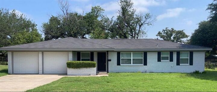 Property Photo:  2909 Sarah Jane  TX 76119