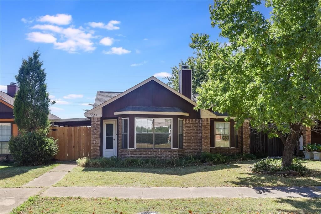 Property Photo:  1728 Hackamore Street  TX 75149