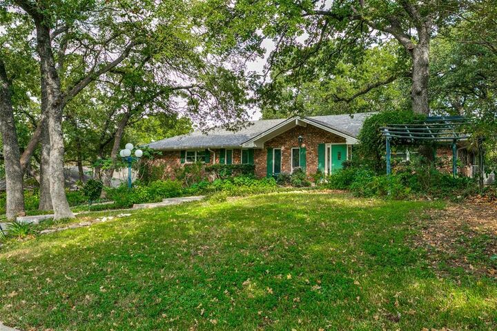 Property Photo:  1309 Driftwood Drive  TX 76040