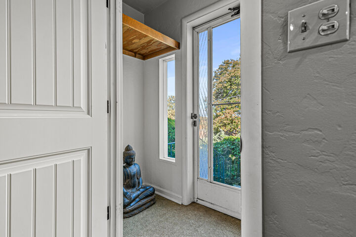Property Photo:  2500 Capital Avenue  OR 97504