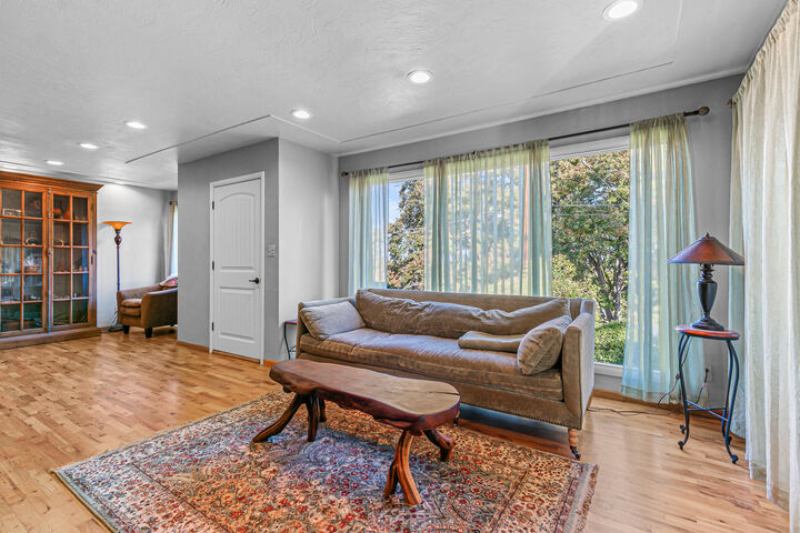 Property Photo: 2500 Capital Avenue OR 97504