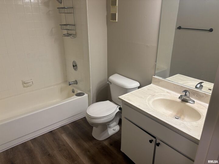 Property Photo:  2632 W Willowlake Drive 614  IL 61614