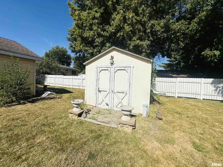 Property Photo: 411 S 6th Street IL 61491
