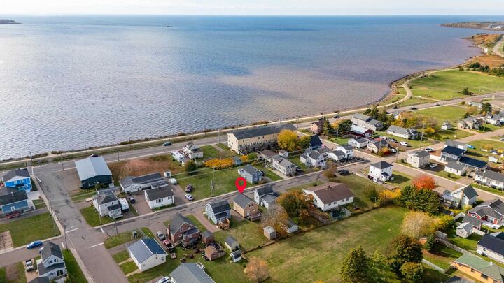 Property Photo:  469 North Market Street  PE C1N 1M4