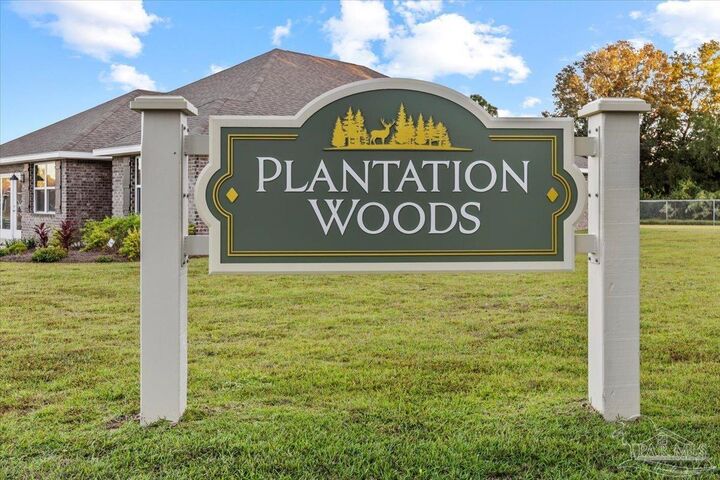 Property Photo: 5150 Gaineswood Dr FL 32583