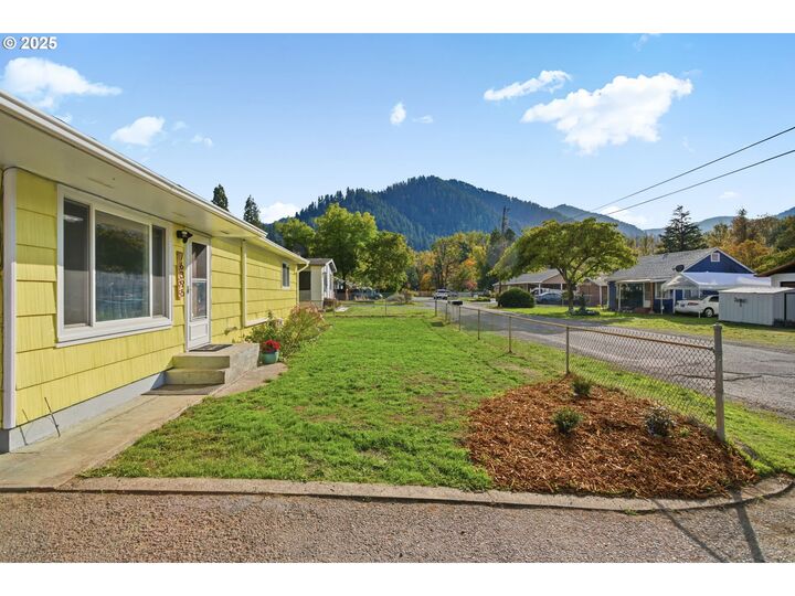 Property Photo: 76395 River Rd OR 97463
