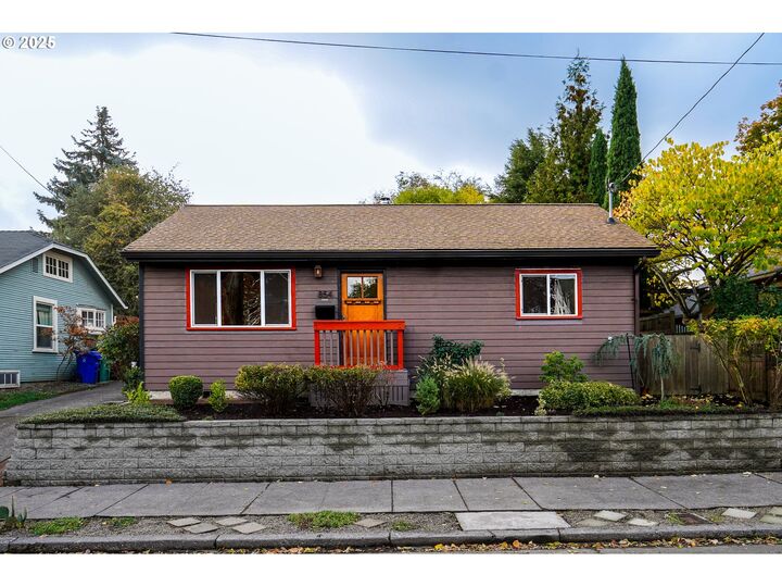 Property Photo:  854 N Baldwin St  OR 97217