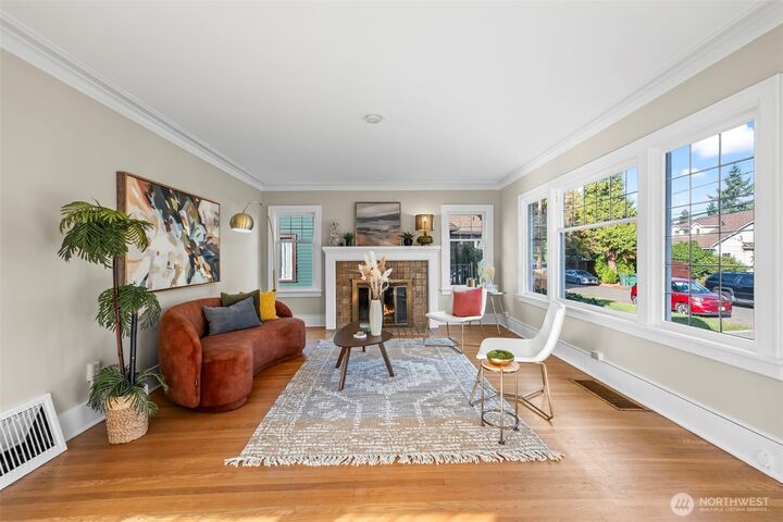 Property Photo:  819 NE 59th Street  WA 98105 