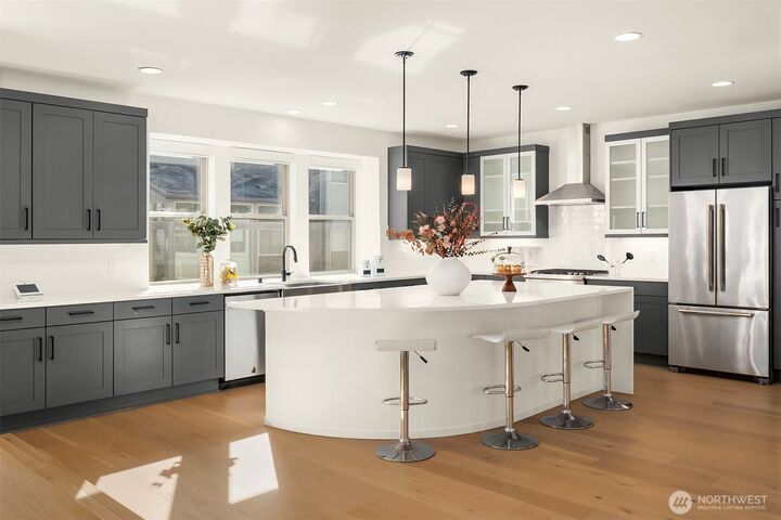 Property Photo:  13368 SE 68th Place  WA 98059 