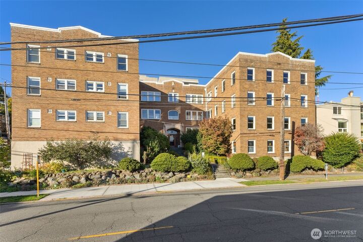 Property Photo:  220 W Olympic Place 104  WA 98119
