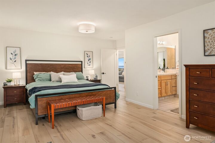 2910 W Smith Street  Seattle WA 98199 photo