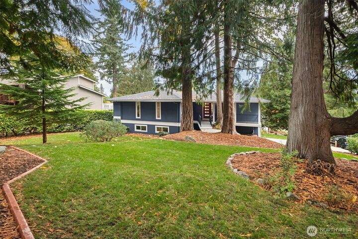 Property Photo: 800 W Sunset Way WA 98027