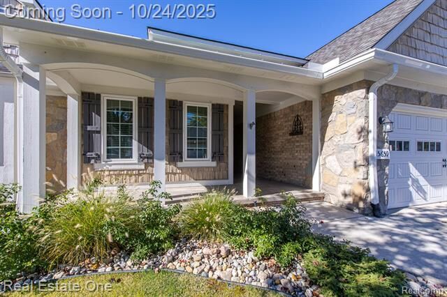 Property Photo:  15659 Hunter Grove  MI 48154 