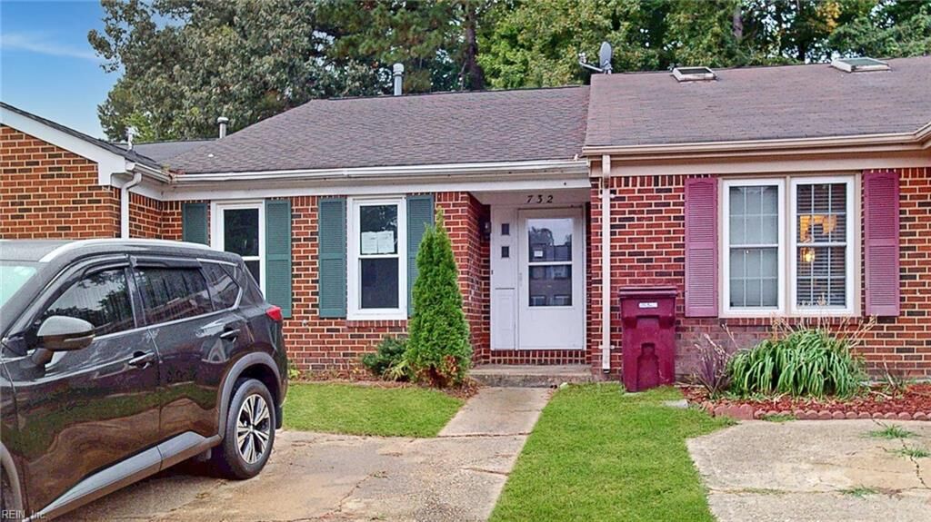 Property Photo: 732 Wickford Dr VA 23320