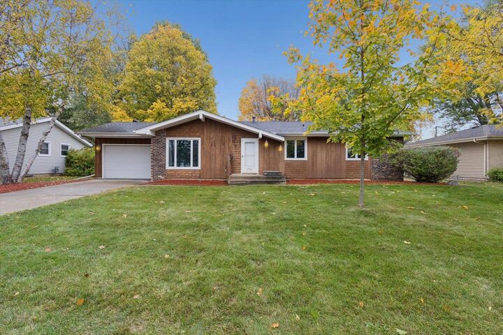 2724 Sherwood Drive  Janesville WI 53545 photo