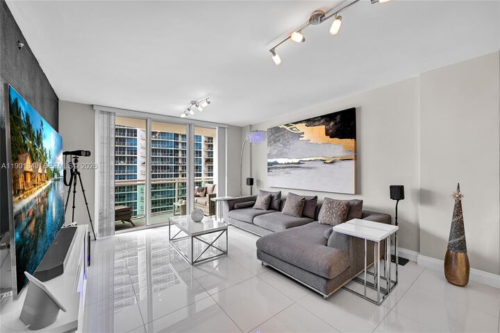 Property Photo:  3001 S Ocean Dr 1513  FL 33019 