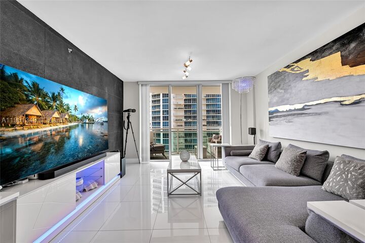 Property Photo: 3001 S Ocean Dr 1513 FL 33019