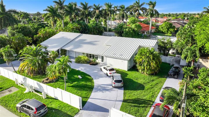 Property Photo:  13921 SW 30th St  FL 33175