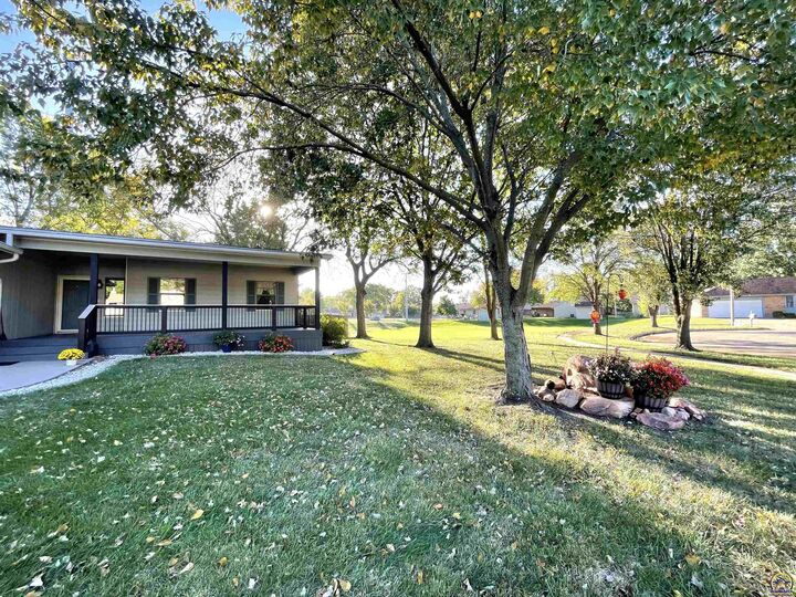 Property Photo:  1100 SW Amhurst Ct  KS 66604