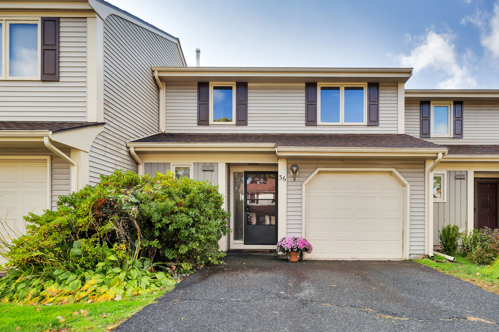 Property Photo:  36 Copper Beech Drive 36  CT 06067