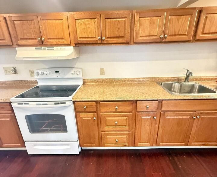 Property Photo:  23 Hayward Avenue 5  CT 06415 